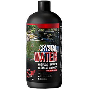 Proti zelenej vode v jazierku